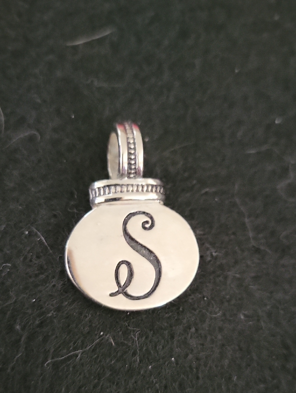 Source Unknown Silver Toned Round 'S' Initial Pendant